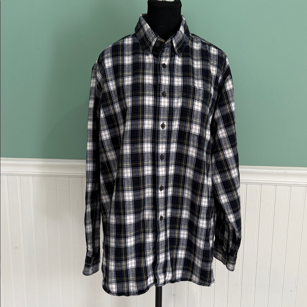 L.L. Bean Men's Navy and White Plaid Shirt 100 % Cotton Flannel -